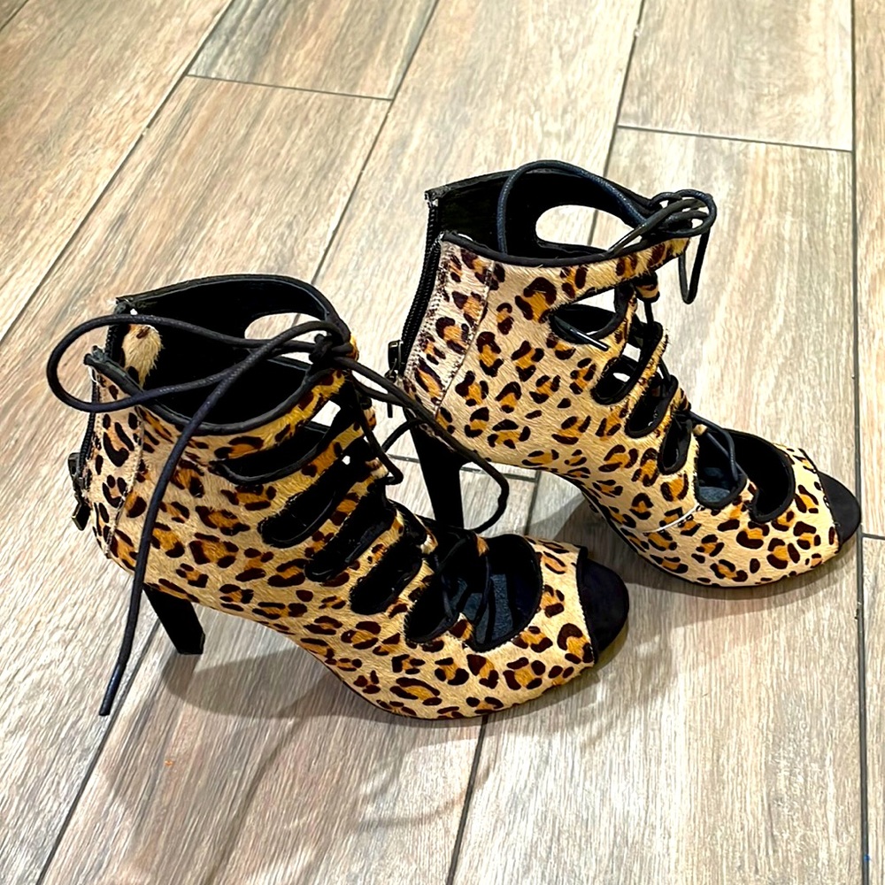 NWOT Skin Leopard Sandals Size 37